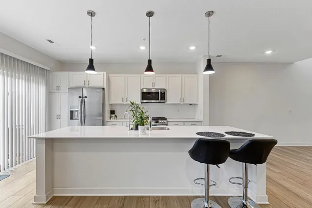 $389,900 | 2006 Tyrone Drive, Shakopee, MN 55379