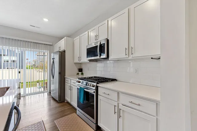 $389,900 | 2006 Tyrone Drive, Shakopee, MN 55379