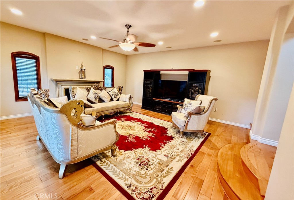 116 Termino Avenue Long Beach, CA 90803 - Photo 18 of 67 Living Room