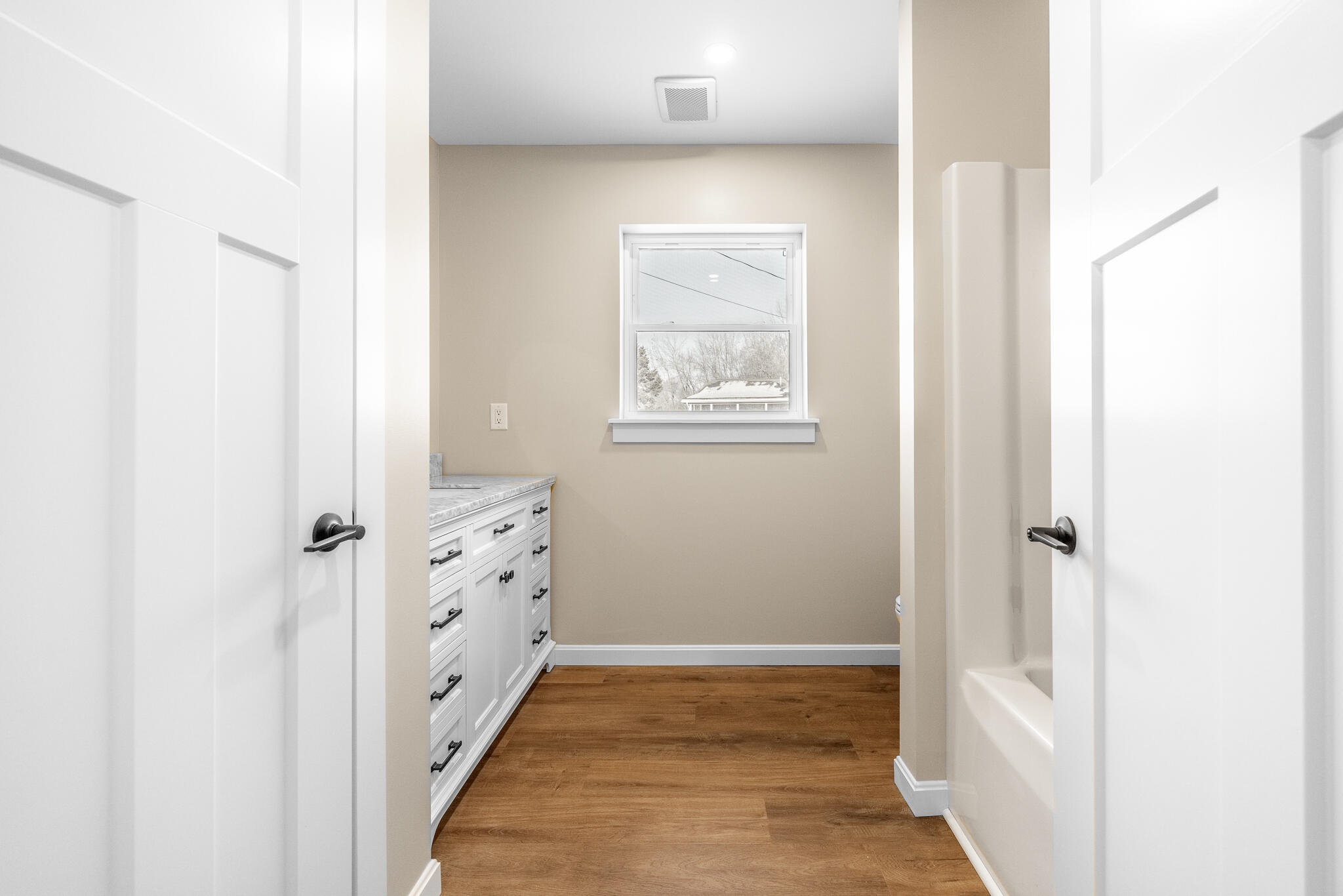 725 North Main Street Brewer, ME 04412 - Photo 36 of 54 725 N Main Interiors-13