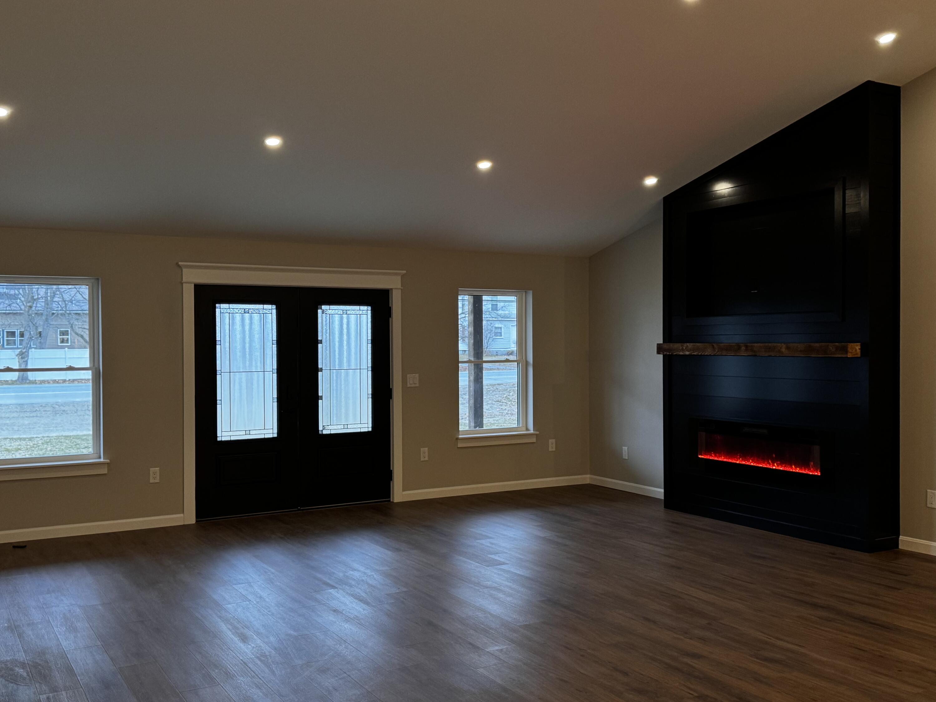 725 North Main Street Brewer, ME 04412 - Photo 9 of 54 IMG_6343