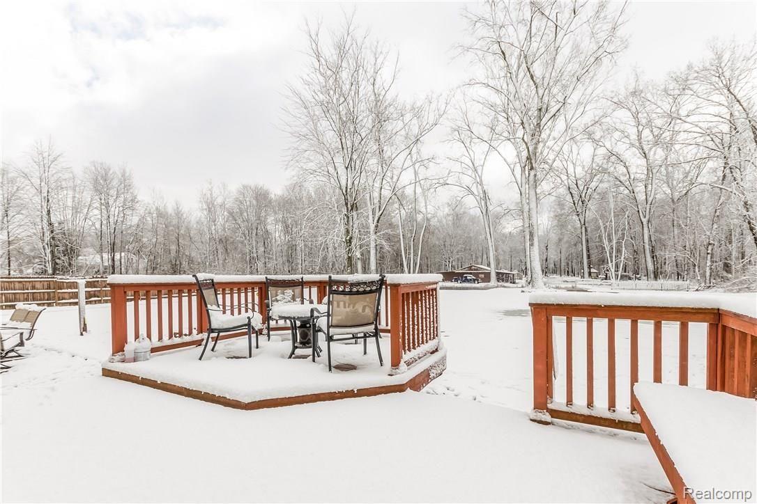 38395 Tyler Road Romulus, MI 48174 - Photo 26 of 37 033-Deck-5383584-large.jpg