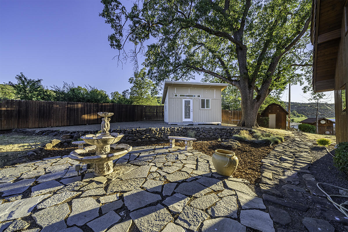 3960 Independence School Road Medford, OR 97501 - Photo 21 of 47 DSC07417-HDR-Edit
