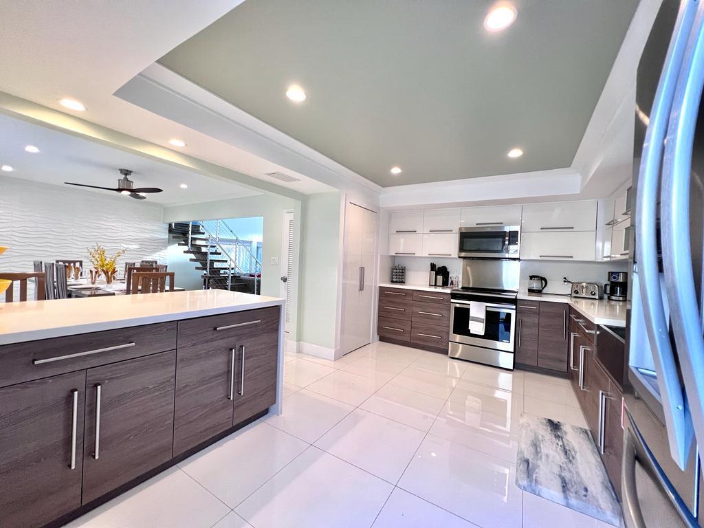 2740 Northeast 26th Street Lighthouse Point, FL 33064 - Photo 15 of 59 IMG-20230331-WA0011