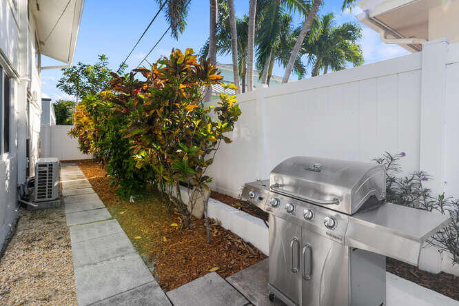 2740 Northeast 26th Street Lighthouse Point, FL 33064 - Photo 36 of 59 2740 NE 26th St-small-031-048-DSC9686-66