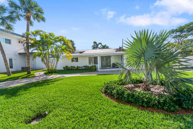 2740 Northeast 26th Street Lighthouse Point, FL 33064 - Photo 37 of 59 2740 NE 26th St-small-022-039-DSC9647-66