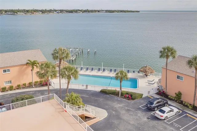 $2,750 | 7430 Sunshine Skyway Lane South, Unit 704, St. Petersburg, FL 33711