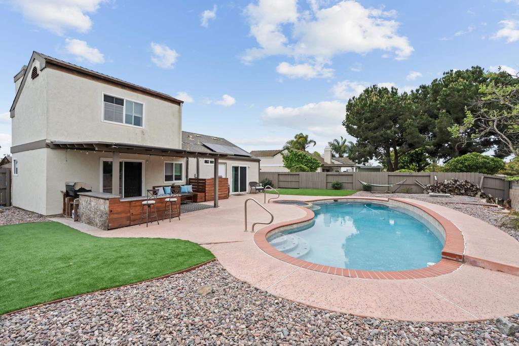 813 Sunningdale Drive Oceanside, CA 92057 - Photo 5 of 33