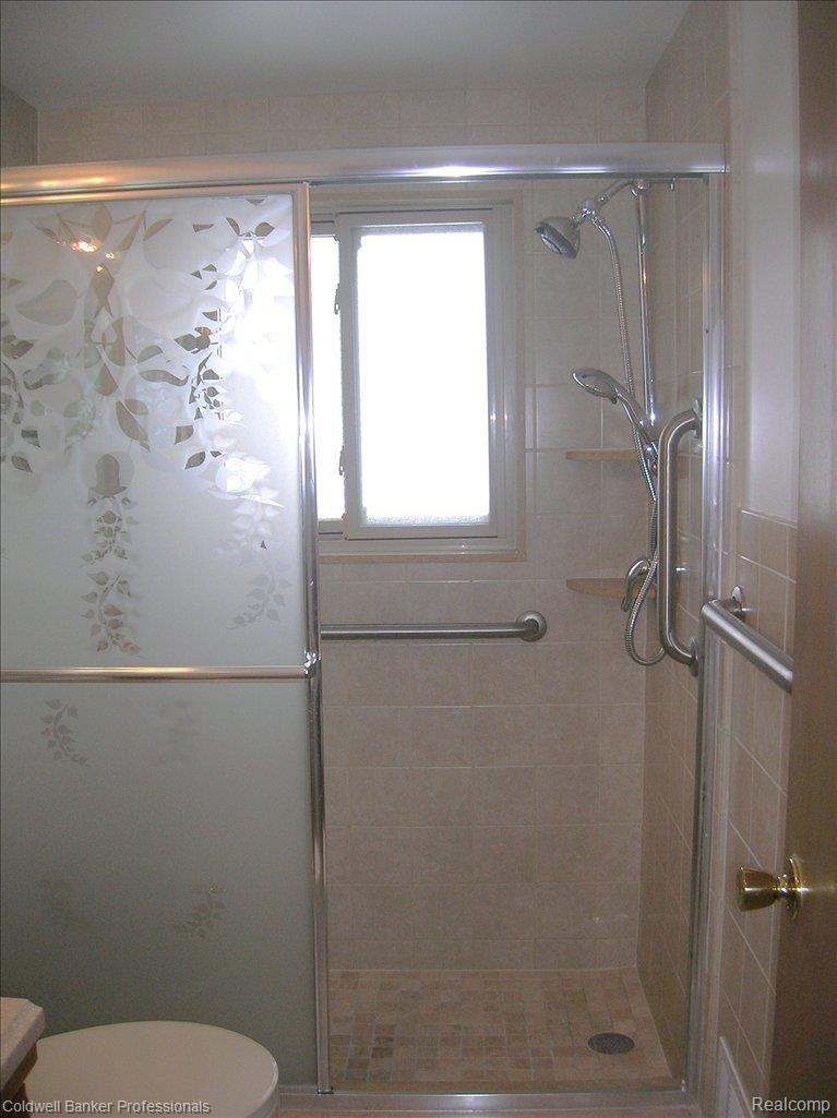 1245 Derby Road, Unit 4 Birmingham, MI 48009 - Photo 16 of 25 Full Bath-renovated