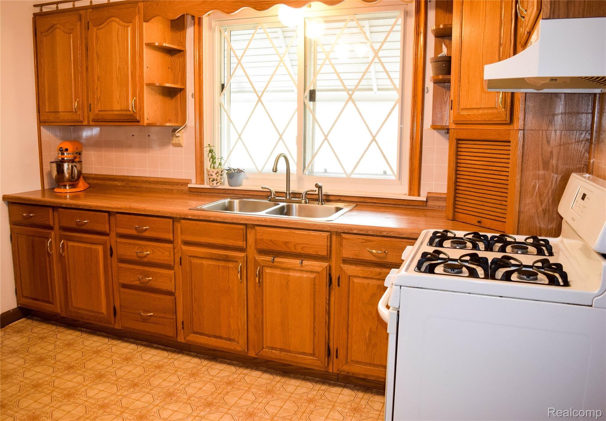 6868 Ball Road Romulus, MI 48174 - Photo 19 of 43 DSC_0075.jpg