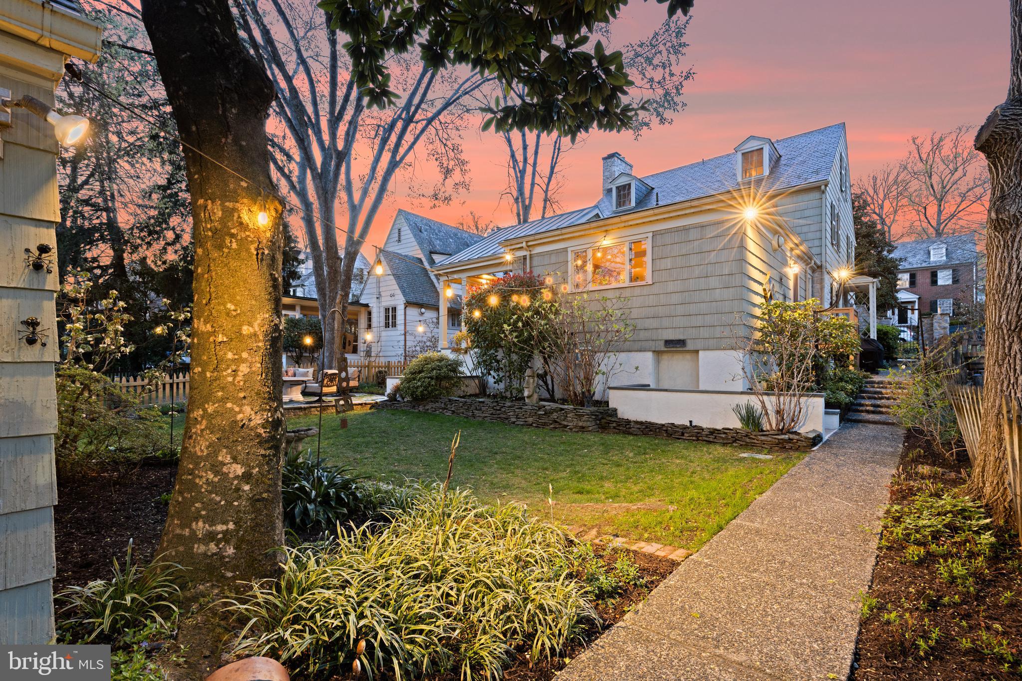 329 Tunbridge Road Baltimore, MD 21212 - Photo 56 of 76 a front view of a house with garden