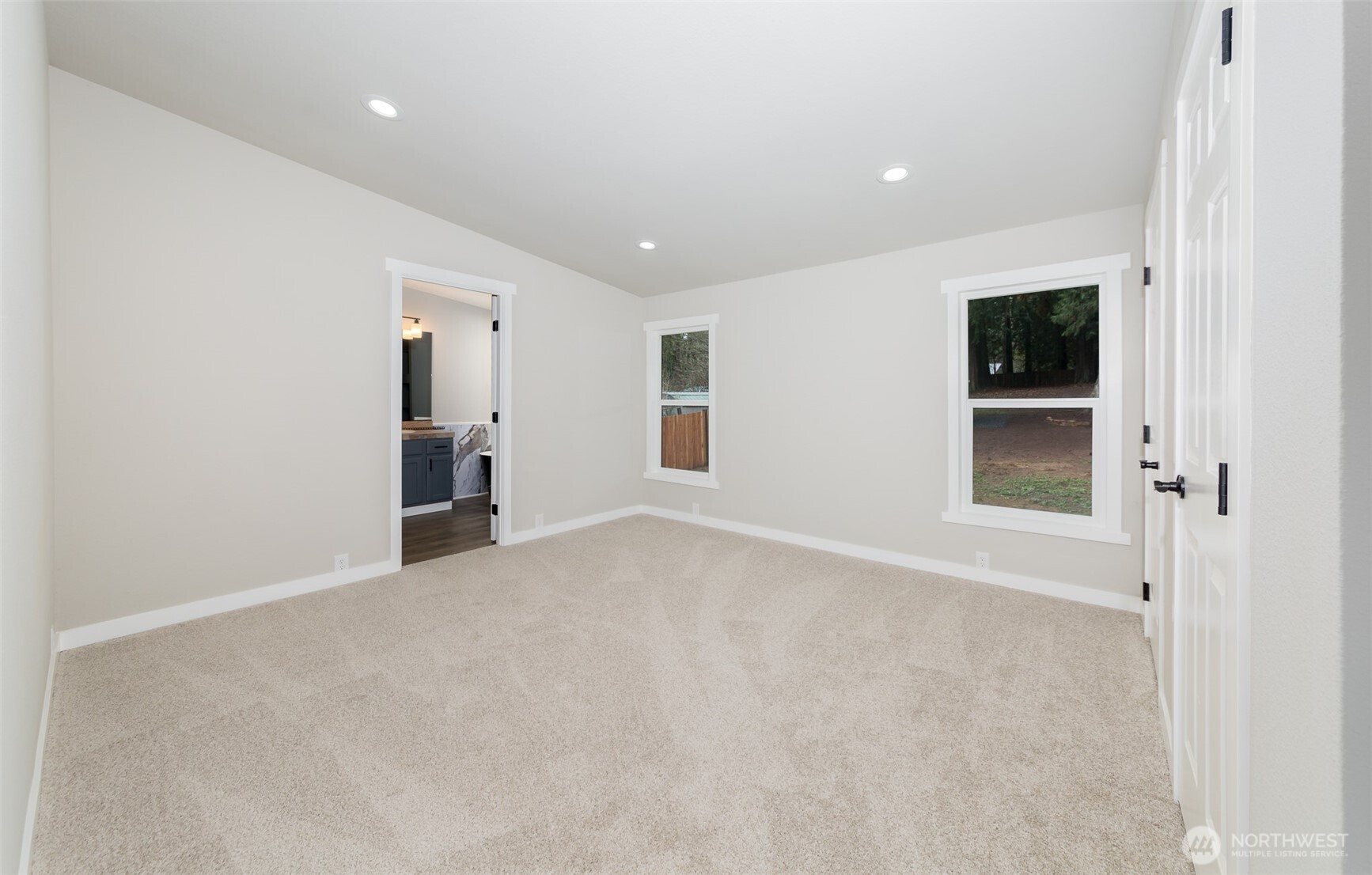 225 North Lake Roesiger Road Snohomish, WA 98290 - Photo 12 of 40 an empty room with window and a projector