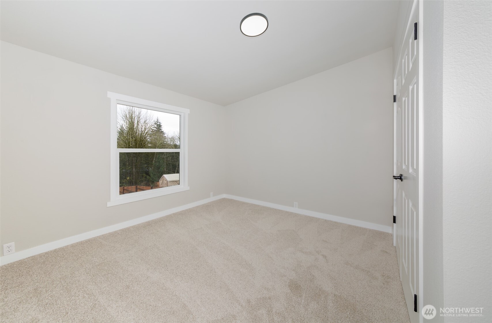 225 North Lake Roesiger Road Snohomish, WA 98290 - Photo 17 of 40 an empty room with windows and closet