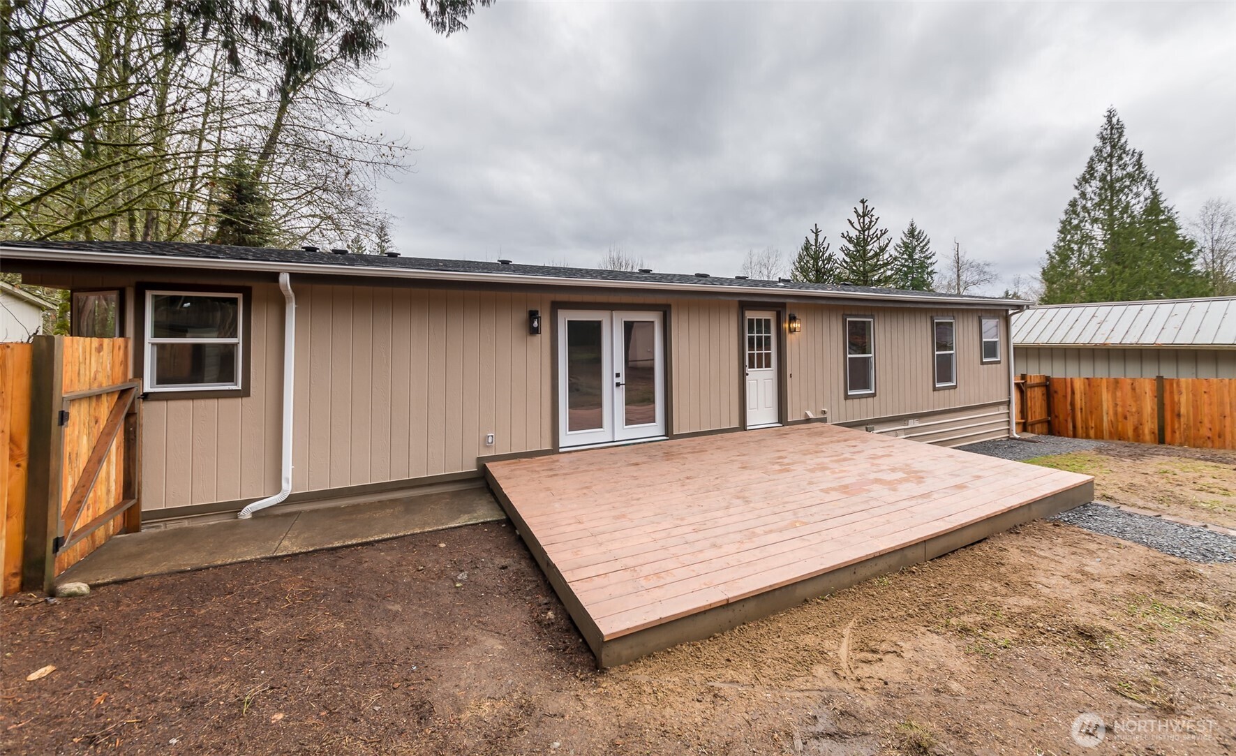 225 North Lake Roesiger Road Snohomish, WA 98290 - Photo 24 of 40 front view of a house with yard