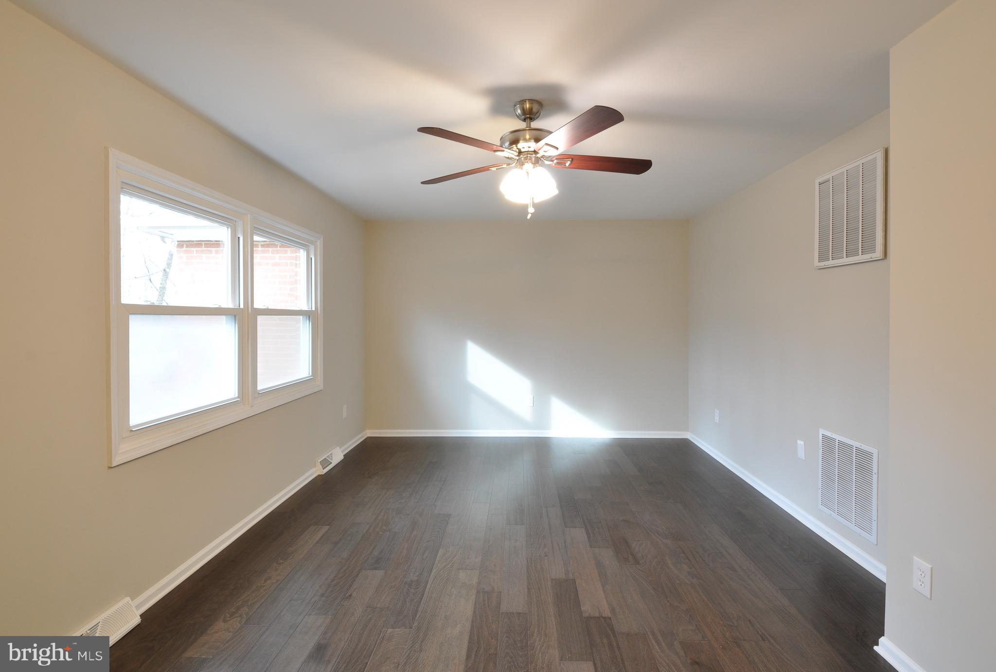 4018 Ensors Shop Road Midland, VA 22728 - Photo 6 of 41 Living Room