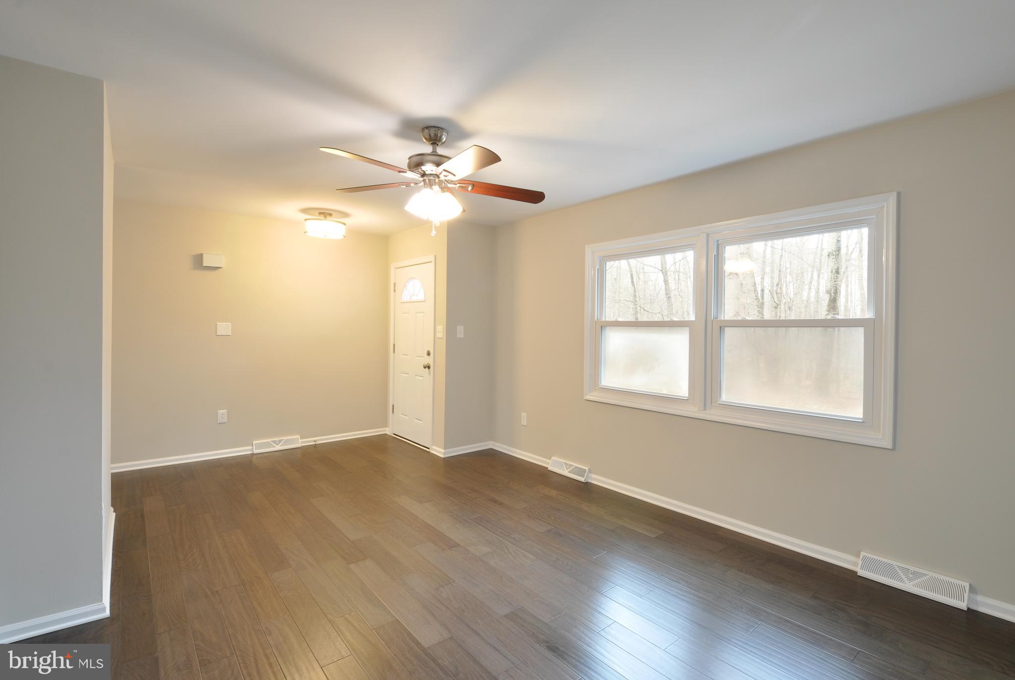 4018 Ensors Shop Road Midland, VA 22728 - Photo 7 of 41 Living Room