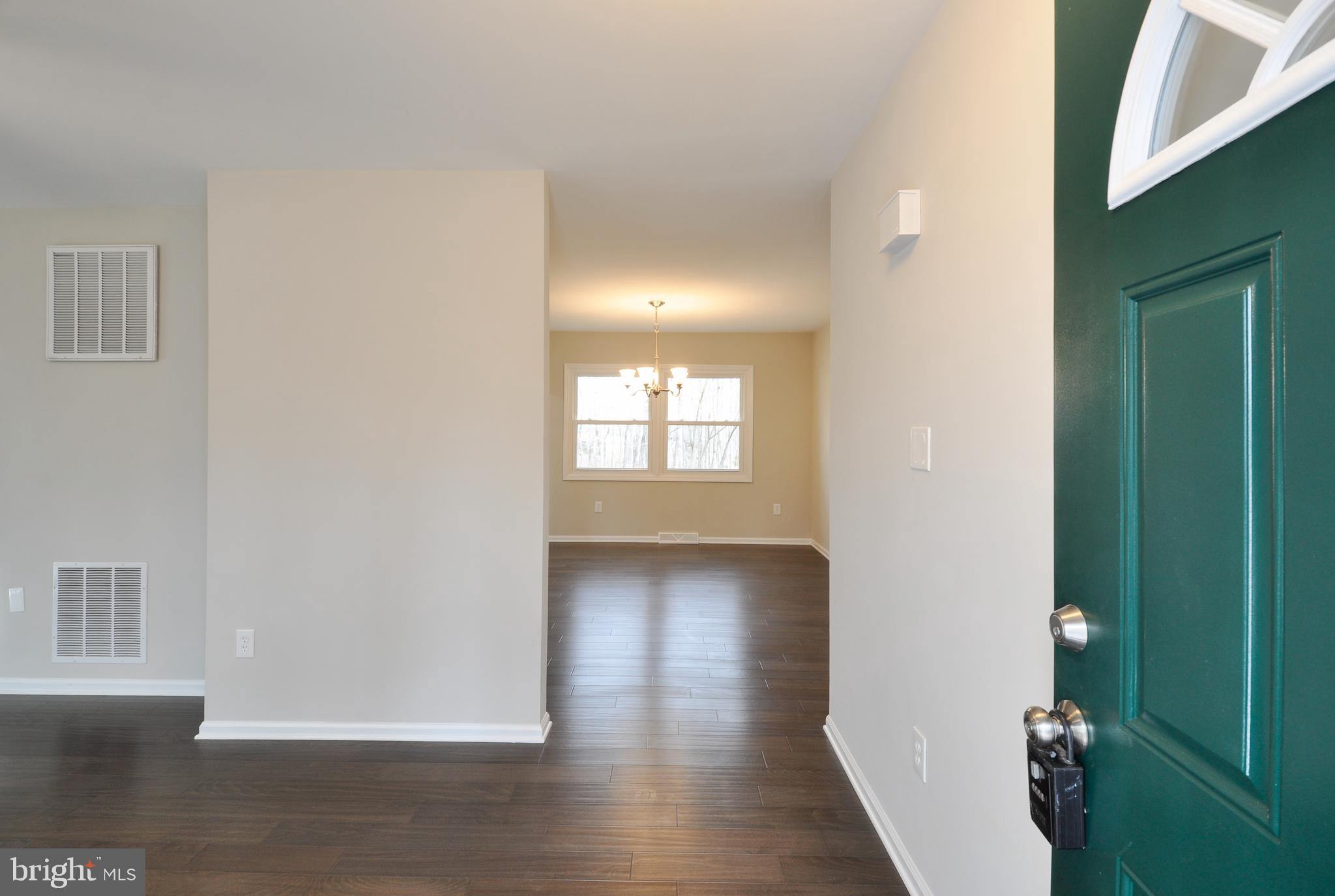 4018 Ensors Shop Road Midland, VA 22728 - Photo 10 of 41 Living/Dining