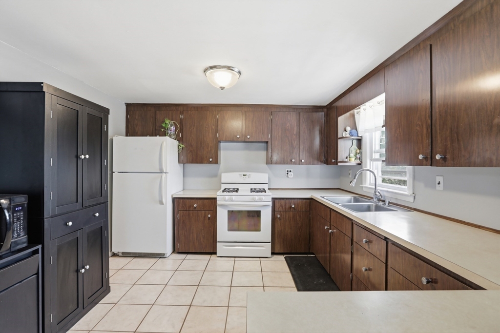 53 Gates Road Saugus, MA 01906 - Photo 20 of 42