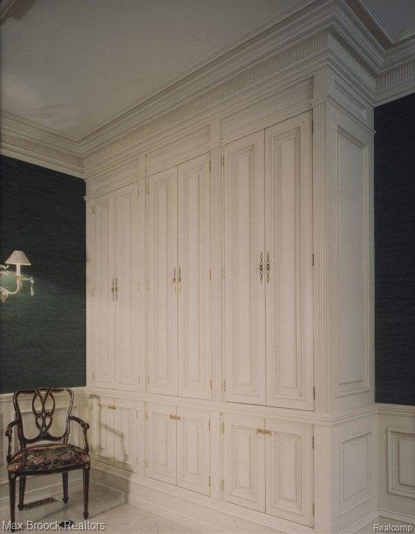 36 Hidden Ridge Bloomfield Hills, MI 48304 - Photo 16 of 17 Storage.jpg