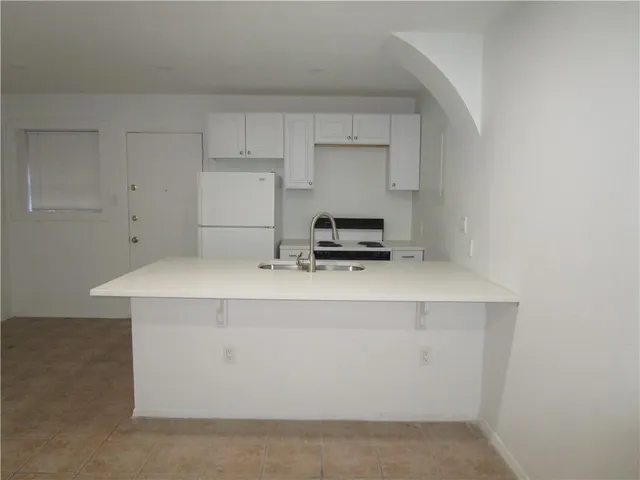 $975 | 2413 Leon Street, Unit 105, Austin, TX 78705