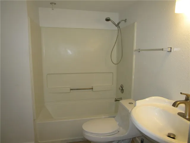 $975 | 2413 Leon Street, Unit 105, Austin, TX 78705