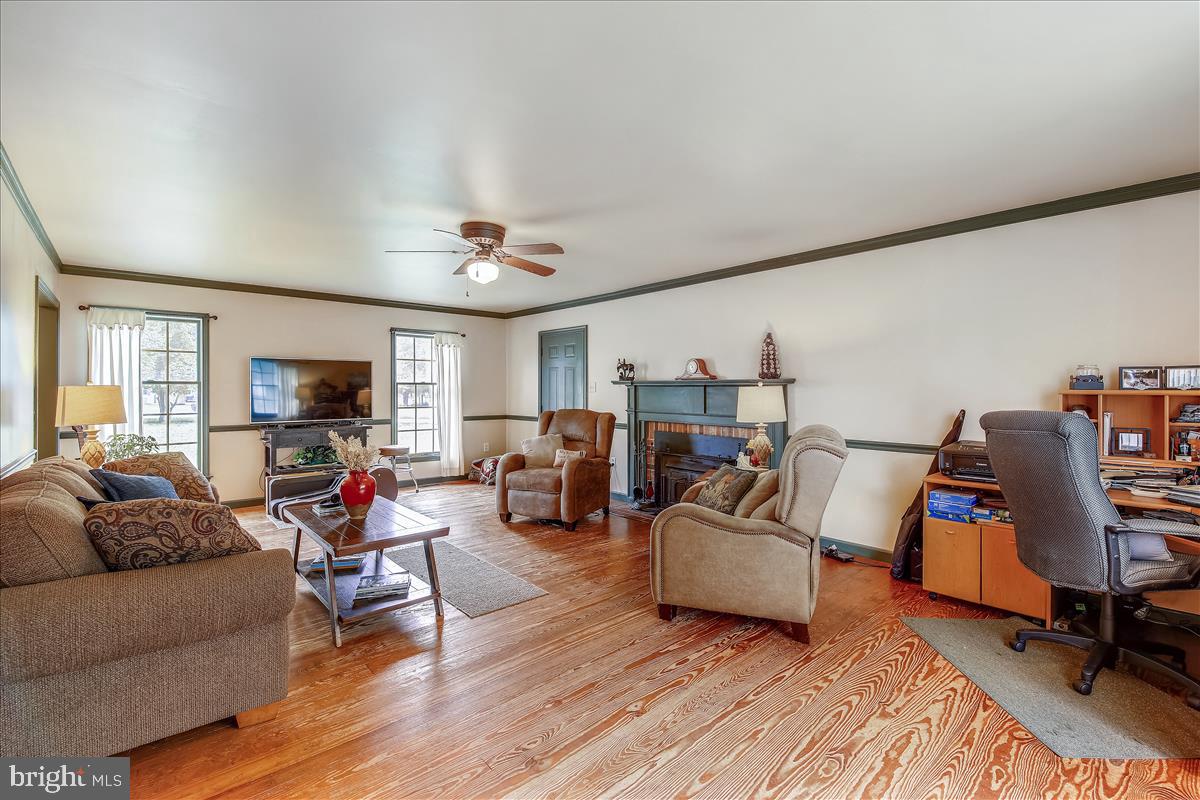 3949 Jesterville Road Tyaskin, MD 21865 - Photo 10 of 80 Living room