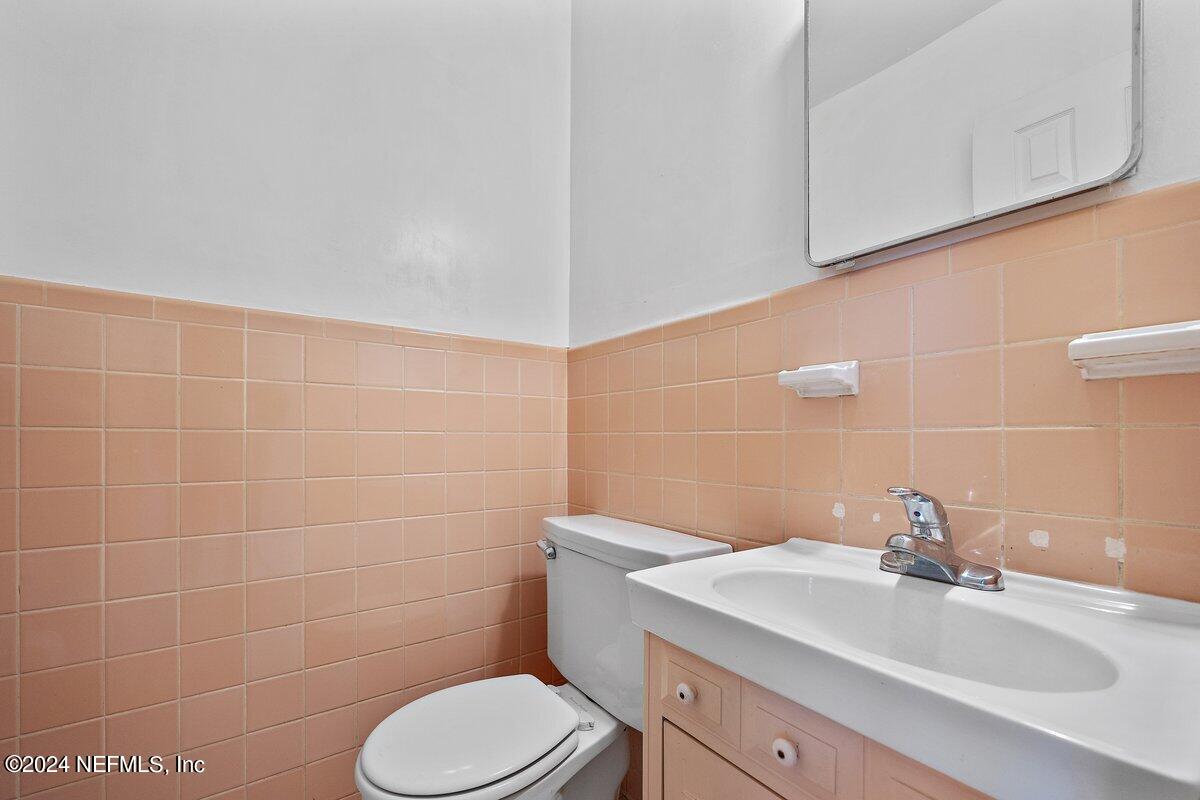 2529 Ligustrum Road Jacksonville, FL 32211 - Photo 3 of 11 Powder Room