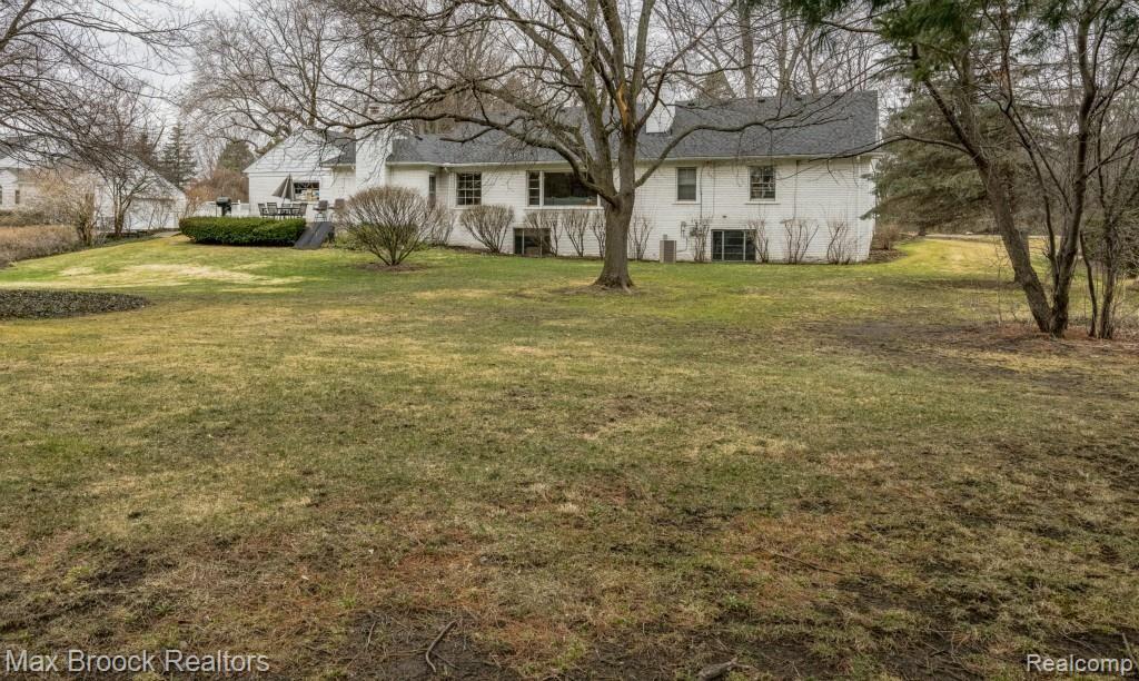 245 Barden Road Bloomfield Hills, MI 48304 - Photo 12 of 15 EXTRA LARGE BACK YARD