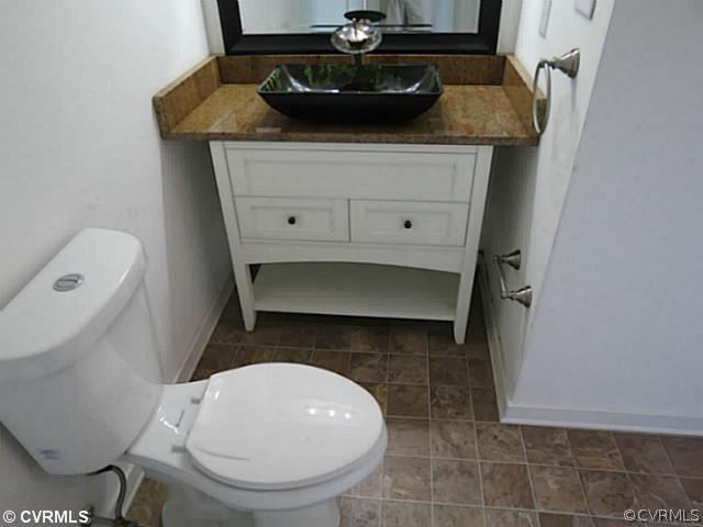 8831 Pleasant Ridge Road North Chesterfield, VA 23237 - Photo 5 of 18 Master Bath - GRANITE vanity with high-efficiency