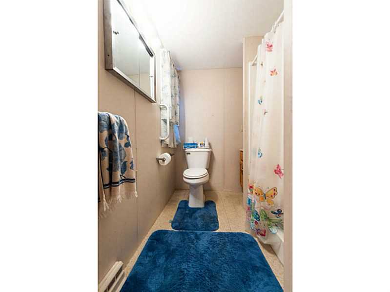 60 River Road Lincoln, RI 02865 - Photo 15 of 24 Bathroom.