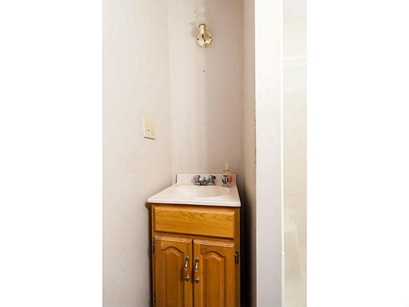 60 River Road Lincoln, RI 02865 - Photo 16 of 24 Bathroom.