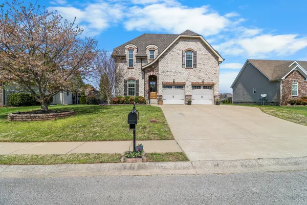 $2,400 | 951 Willow Circle, Clarksville, TN 37043