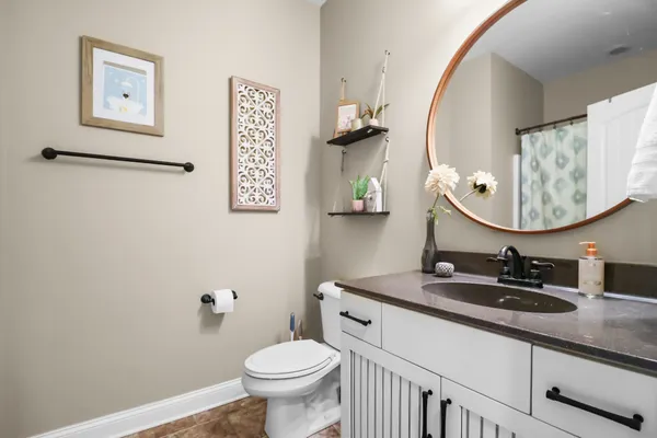 $2,400 | 951 Willow Circle, Clarksville, TN 37043