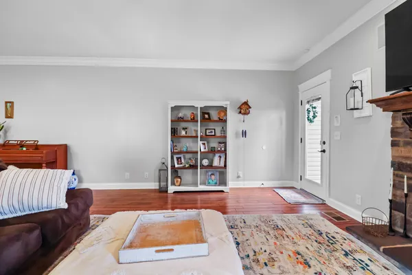 $2,400 | 951 Willow Circle, Clarksville, TN 37043