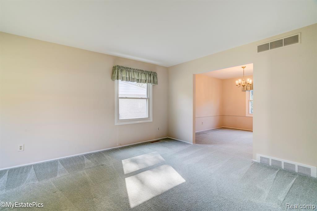 15761 Riverside Street Livonia, MI 48154 - Photo 5 of 62 Gallery Image 5