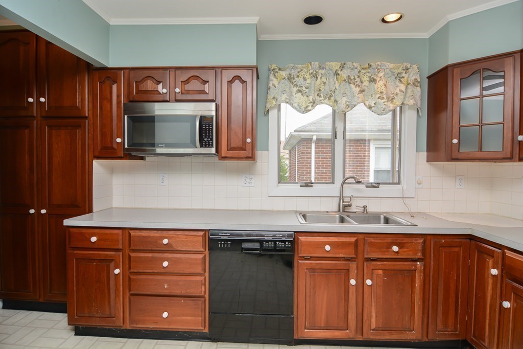 36 Wiltshire Road, Unit 36 Newton, MA 02458 - Photo 6 of 14 Gallery Image 6