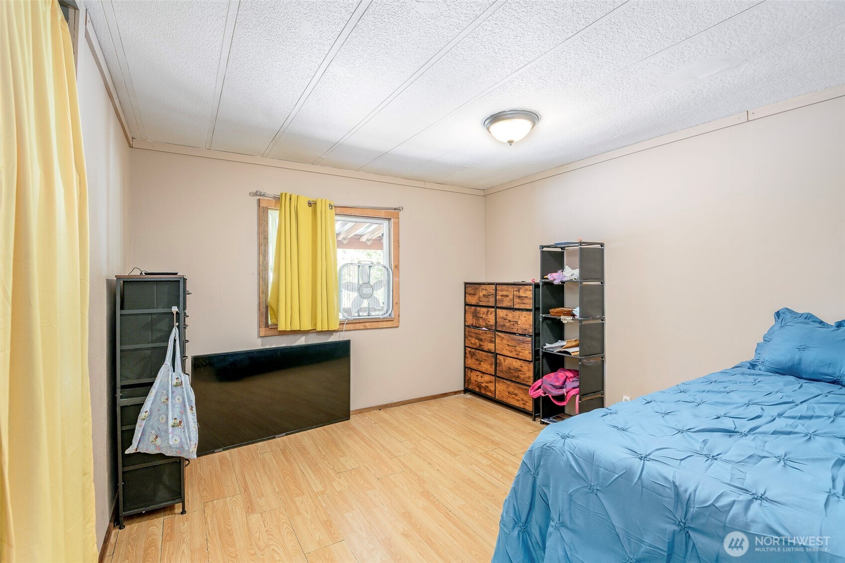 142 Gharet Road Randle, WA 98377 - Photo 16 of 32 a bedroom with a bed and a dresser