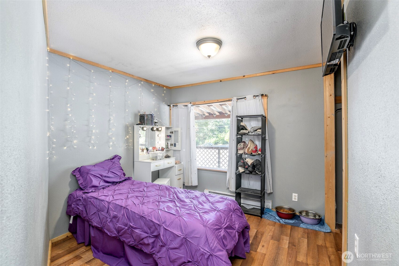 142 Gharet Road Randle, WA 98377 - Photo 17 of 32 a bedroom with a bed and a window