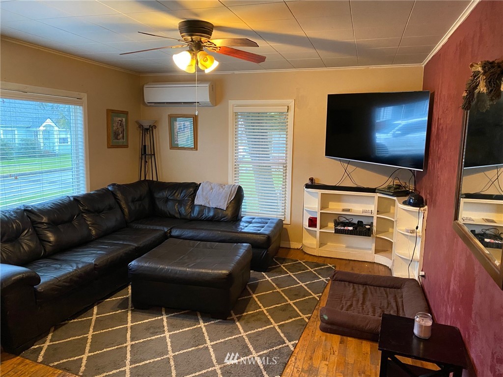 169 Southwest Lewis Street Chehalis, WA 98532 - Photo 4 of 16 Gallery Image 4