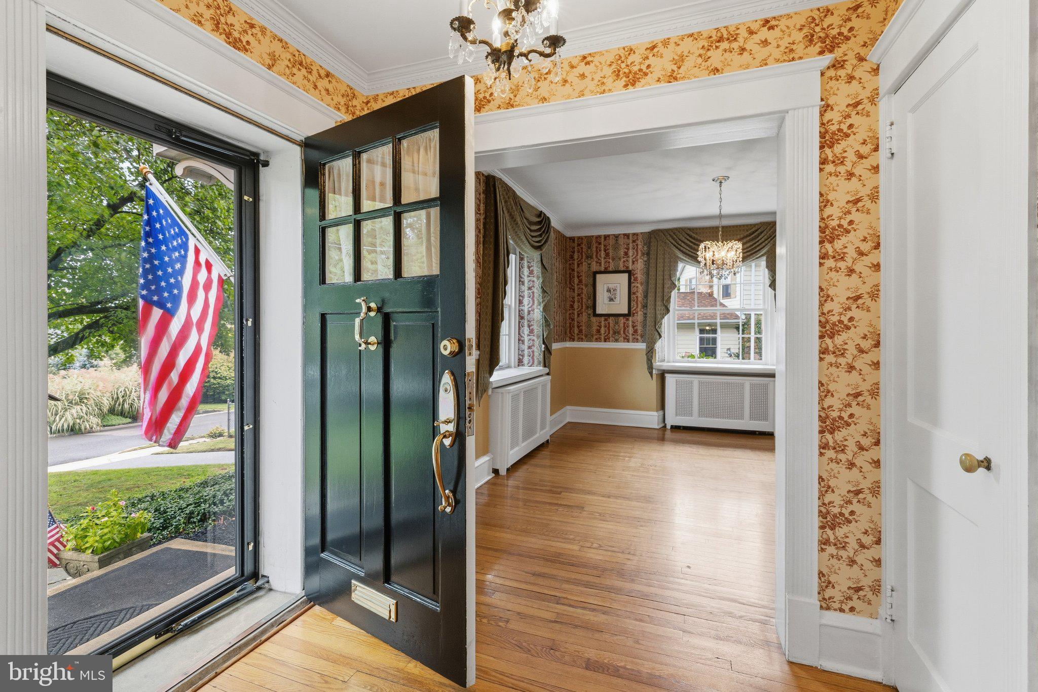 1046 Huntingdon Road Abington, PA 19001 - Photo 4 of 53 Entryway/Foyer