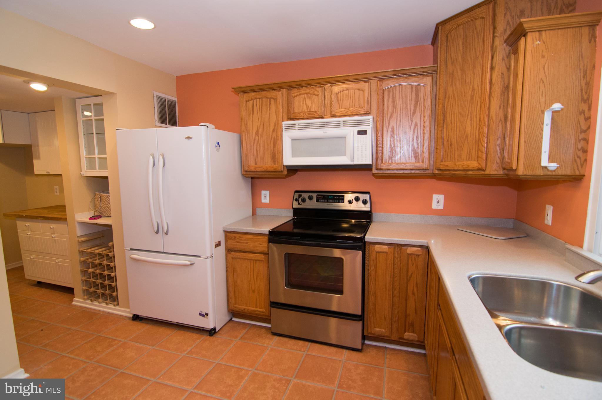 1508 Farsta Court Reston, VA 20190 - Photo 12 of 30 Kitchen