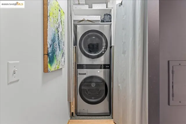 a view of entryway with washer and dryer