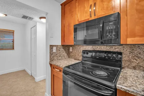 $260,000 | 1021 Mockingbird Lane, Unit 303, Plantation, FL 33324