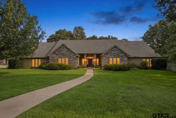 $555,000 | 11831 County Road 1348, Flint, TX 75762