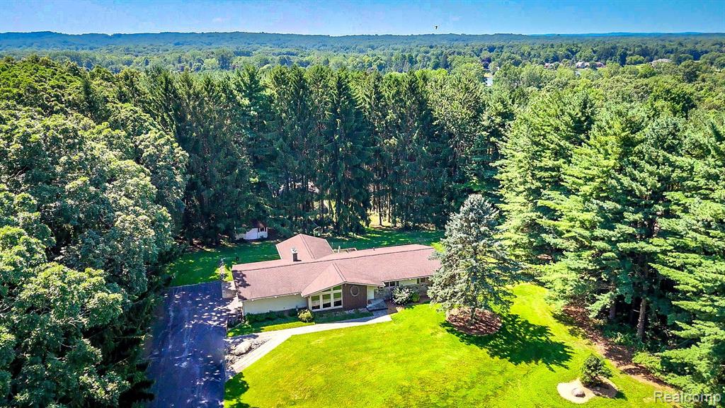 9245 Pine Knob Road Clarkston, MI 48348 - Photo 59 of 61