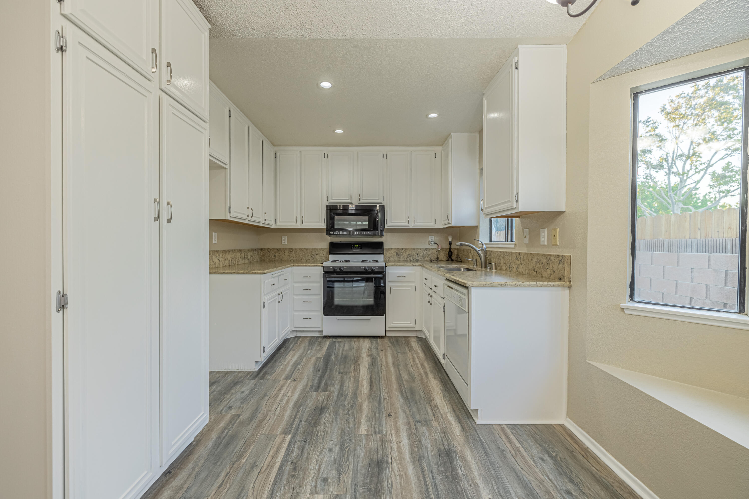 44026 Fine Street Lancaster, CA 93536 - Photo 16 of 43 JE5A9305-HDR