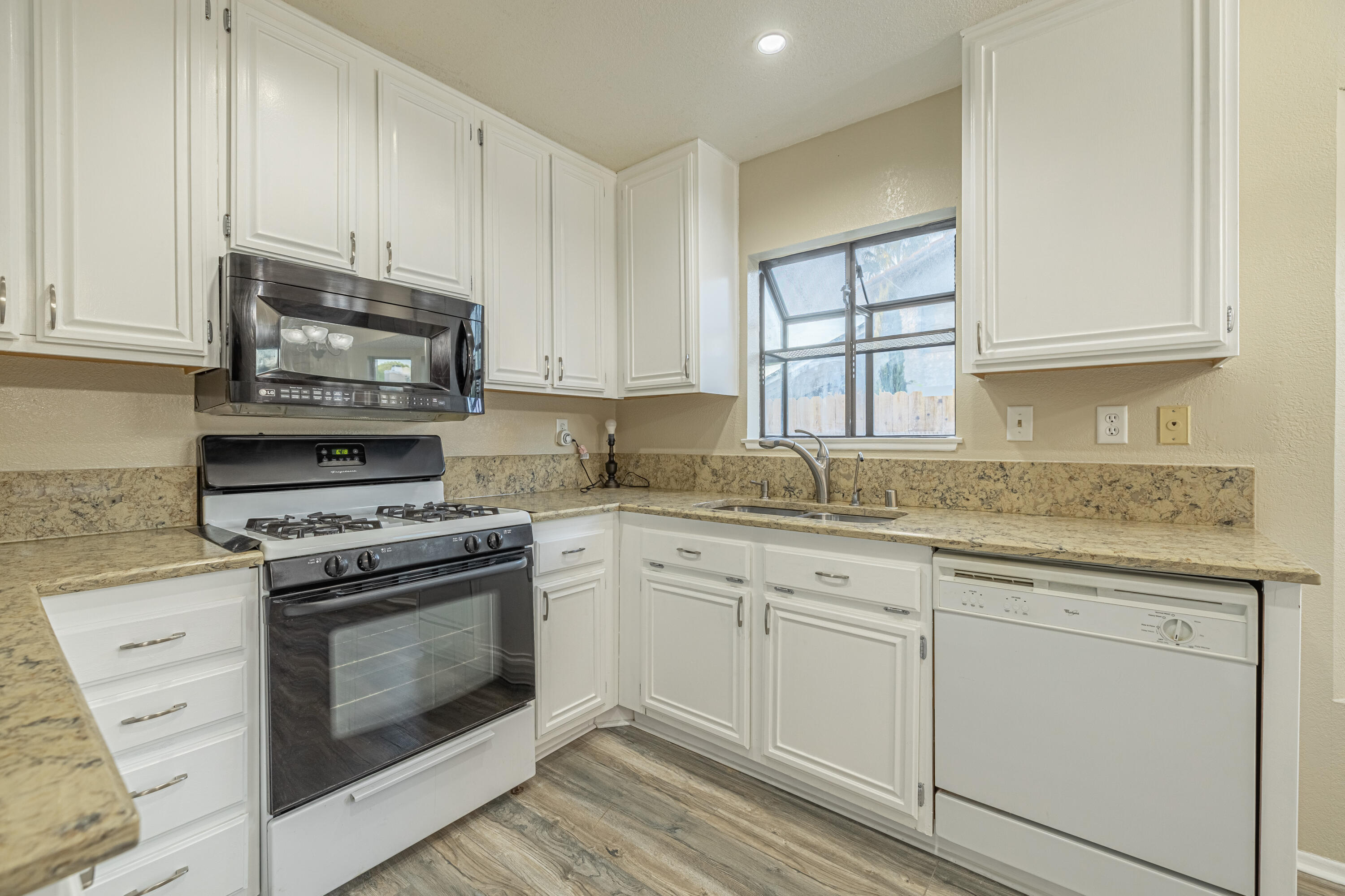 44026 Fine Street Lancaster, CA 93536 - Photo 18 of 43 JE5A9319-HDR