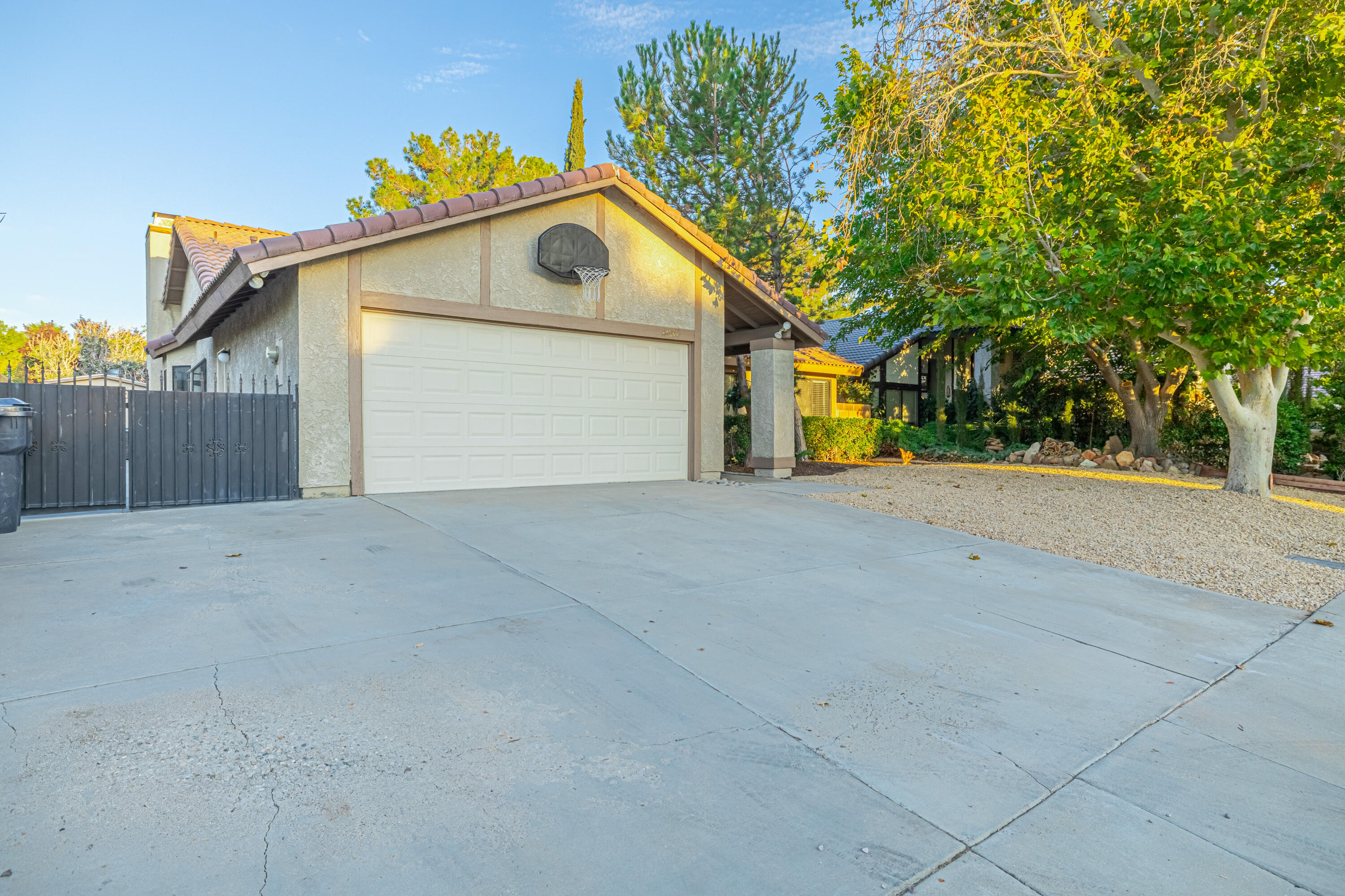 44026 Fine Street Lancaster, CA 93536 - Photo 5 of 43 JE5A9221-HDR