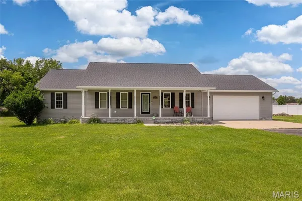 $315,000 | 12063 Strawberry Road, Carbondale, IL 62901