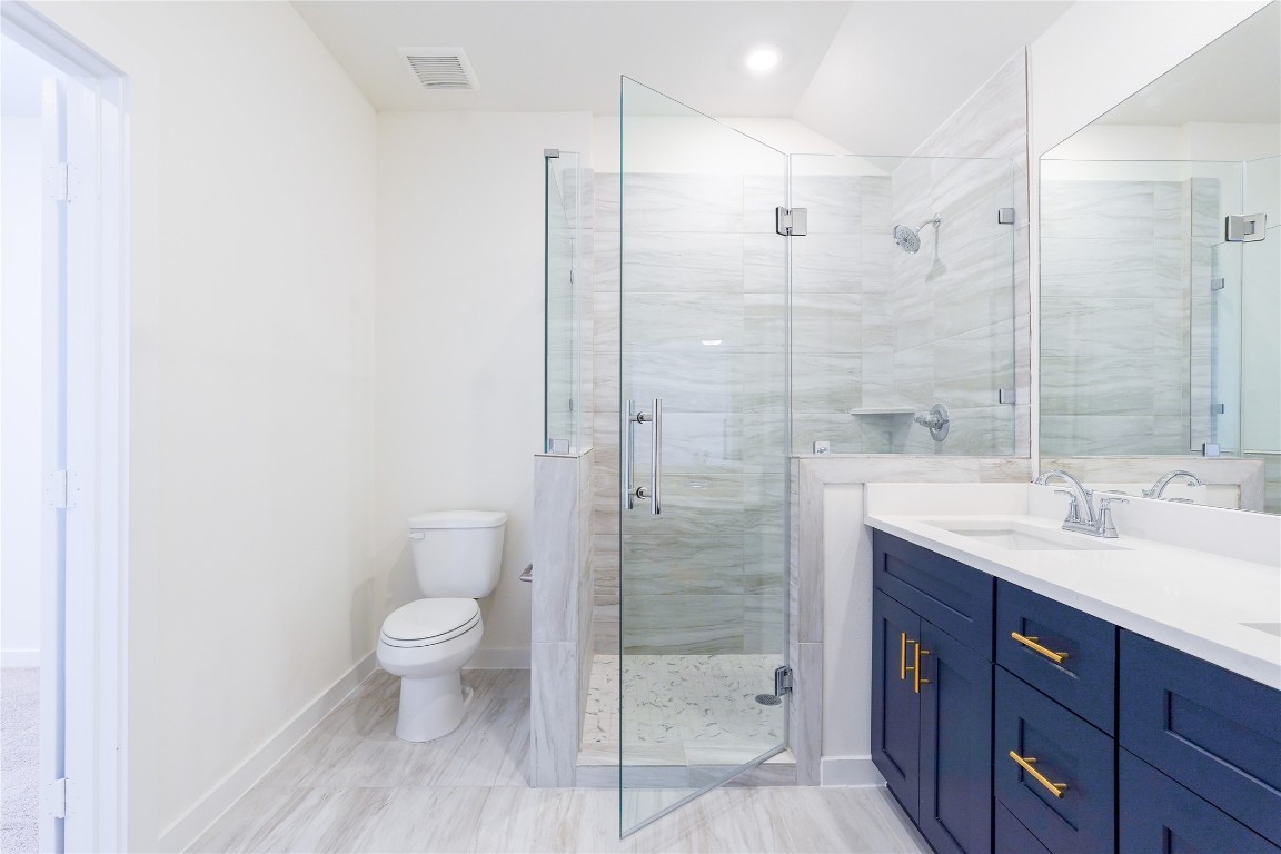 6618 Escondido Drive Rosharon, TX 77583 - Photo 19 of 31 a bathroom with a shower sink vanity and toilet